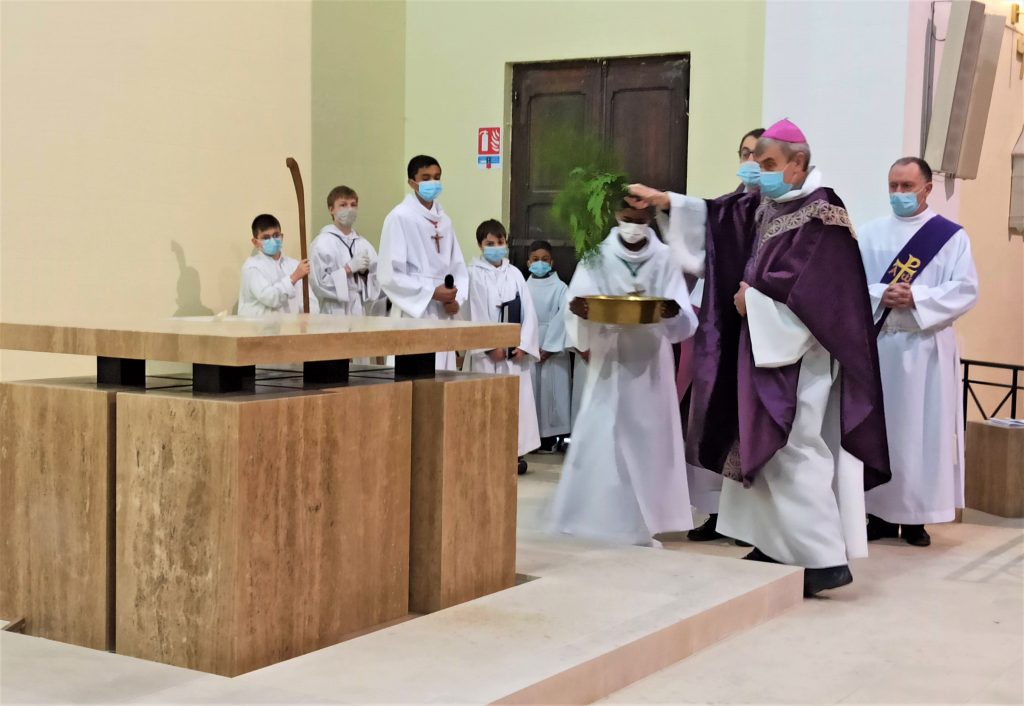 Consécration du nouvel autel de NotreDame de Lourdes le 12 décembre
